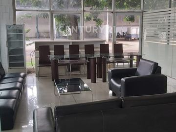 SHOWROOM MOBIL Lokasi Strategis Di Jl Jend Sudirman Kranji