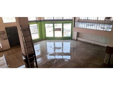 2 LOCALES Y DEPTOS EN PLANTA ALTA