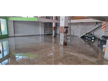 2 LOCALES Y DEPTOS EN PLANTA ALTA