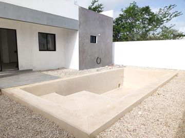 CASA EN VENTA EN MERIDA, EN PRIVADA CON AMENIDADES, UBICADA EN LA ZONA DE CONKAL