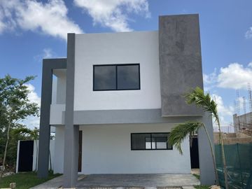 CASA EN VENTA EN MERIDA, EN PRIVADA CON AMENIDADES, UBICADA EN LA ZONA DE CONKAL