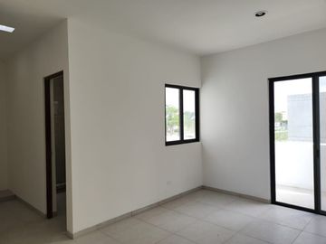 CASA EN VENTA EN MERIDA, EN PRIVADA CON AMENIDADES, UBICADA EN LA ZONA DE CONKAL