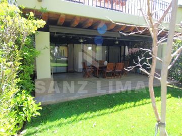 Casco Viejo: Amplia casa con 3 terrazas y gran jardín.