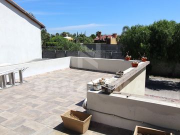 Casco Viejo: Amplia casa con 3 terrazas y gran jardín.