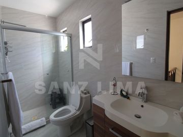 Casco Viejo: Amplia casa con 3 terrazas y gran jardín.