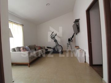 Casco Viejo: Amplia casa con 3 terrazas y gran jardín.