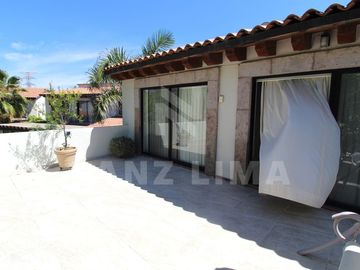Casco Viejo: Amplia casa con 3 terrazas y gran jardín.
