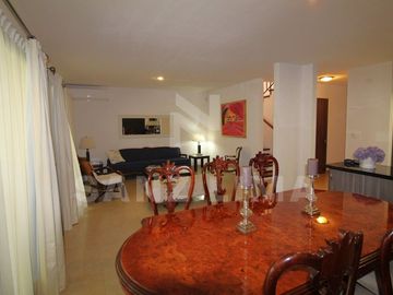 Casco Viejo: Amplia casa con 3 terrazas y gran jardín.