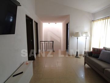 Casco Viejo: Amplia casa con 3 terrazas y gran jardín.