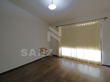 Casco Viejo: Amplia casa con 3 terrazas y gran jardín.