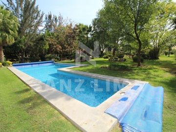 Casco Viejo: Amplia casa con 3 terrazas y gran jardín.