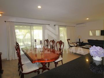 Casco Viejo: Amplia casa con 3 terrazas y gran jardín.