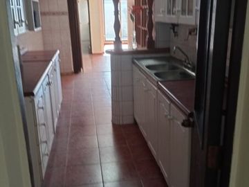 Amplia casa 5 dormit. Pob. La Marqueza