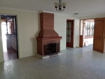 Amplia casa 5 dormit. Pob. La Marqueza