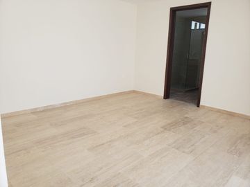 CASA EN VENTA CON RECÁMARA ABAJO EN PARQUE QUERÉTARO  LOMAS DE ANGELÓPOLIS