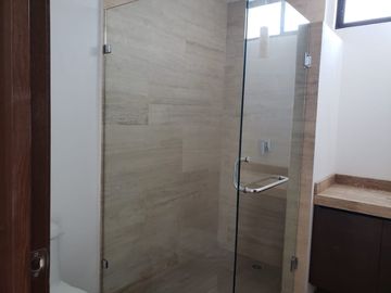 CASA EN VENTA CON RECÁMARA ABAJO EN PARQUE QUERÉTARO  LOMAS DE ANGELÓPOLIS