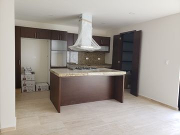 CASA EN VENTA CON RECÁMARA ABAJO EN PARQUE QUERÉTARO  LOMAS DE ANGELÓPOLIS
