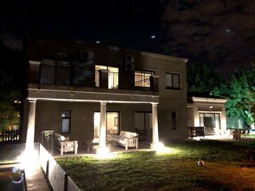 Casa en Ayres de Pilar