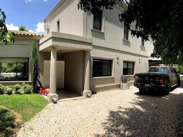 Casa en Ayres de Pilar