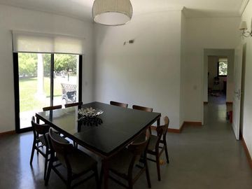 Casa en Ayres de Pilar