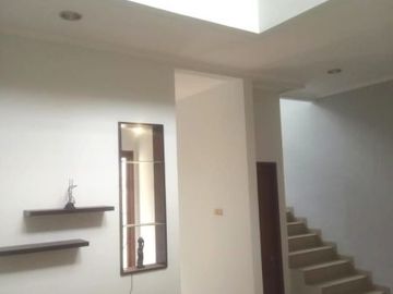 DIJUAL RUMAH SEMI FURNISH SIAP HUNI DI PURI MEDIA JAKARTA