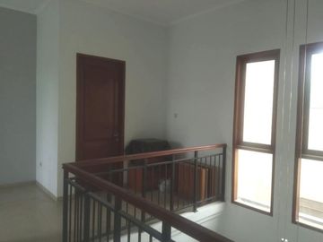DIJUAL RUMAH SEMI FURNISH SIAP HUNI DI PURI MEDIA JAKARTA