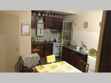NUEVO PRECIO - Departamento en Venta en Flores 4 ambientes al frente 86 m2 + balcón - Yerbal 2700