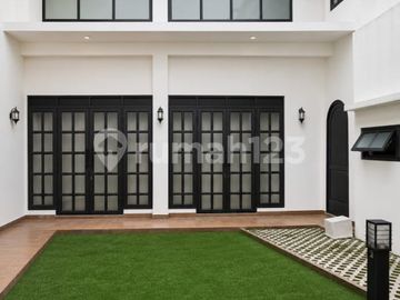Lebak Bulus, Modern 2 Lantai Dalam Komplek Elite Dekat MRT