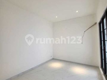 Rumah Modern 2 Lantai Emerald Residence 2 di Bintaro Tangsel