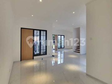 Rumah Modern 2 Lantai Emerald Residence 2 di Bintaro Tangsel