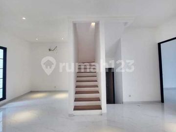 Rumah Modern 2 Lantai Emerald Residence 2 di Bintaro Tangsel
