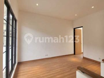 Rumah Modern 2 Lantai Emerald Residence 2 di Bintaro Tangsel
