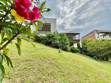 casa en venta en alfaguara. Cod V151