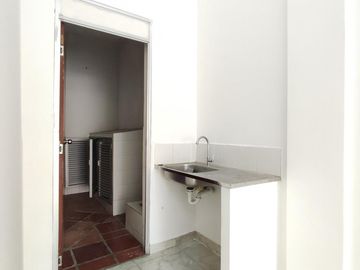 local en arriendo en lleras restrepo. Cod A2972