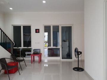 Rumah Cantik dan Strategis di Cluster Chiara Suvarna Sutera