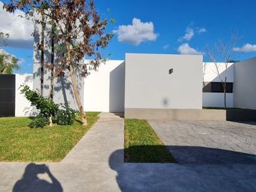 Casa de una planta con alberca en Privada Kanan en Conkal