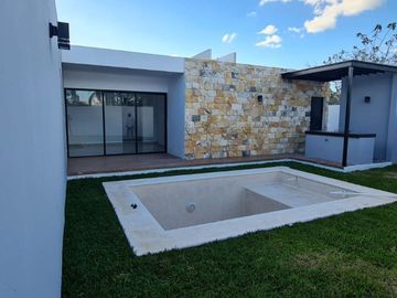 Casa de una planta con alberca en Privada Kanan en Conkal