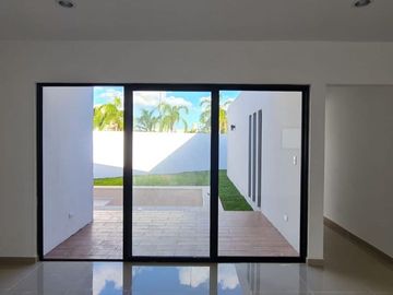 Casa de una planta con alberca en Privada Kanan en Conkal