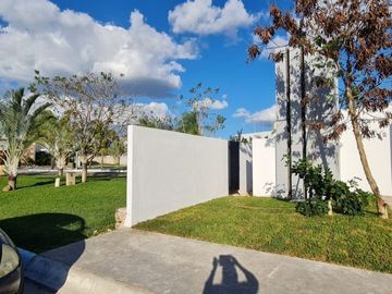 Casa de una planta con alberca en Privada Kanan en Conkal