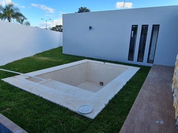 Casa de una planta con alberca en Privada Kanan en Conkal