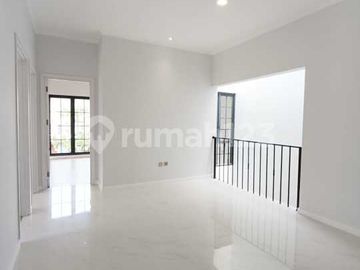 Rumah Brand New Modern Klasik Posisi Hook di Nusa Loka BSD