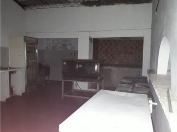 CAMPO 5 HA ARBOLEDAS AÑOSAS 2 PILETAS NATAC. COMPLEJO C/INSTALAC. Y VVDA APTAS VARIOS DESTINOS