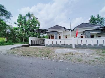 Rumah Utara Jl. Besi Jangkang, 2 Unit Siap Huni