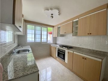 SE VENDE CASA DENTRO DE RESIDENCIAL EN BRISAS DEL GOLF $250,000