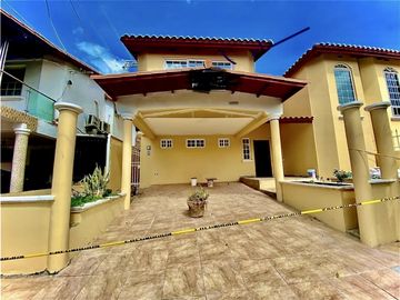 SE VENDE CASA DENTRO DE RESIDENCIAL EN BRISAS DEL GOLF $250,000