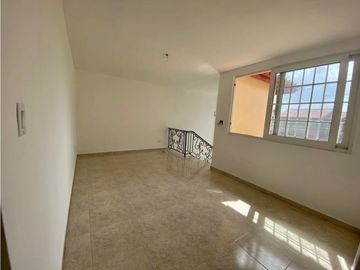 SE VENDE CASA DENTRO DE RESIDENCIAL EN BRISAS DEL GOLF $250,000