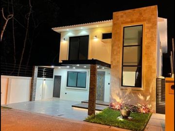 VENTA DE CASA DE ESTRENO EN PUNTA ESMERALDA