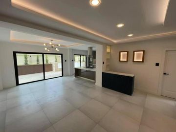 VENTA DE CASA DE ESTRENO EN PUNTA ESMERALDA