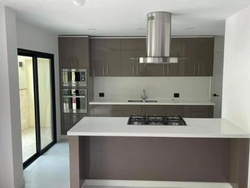 VENTA DE CASA DE ESTRENO EN PUNTA ESMERALDA
