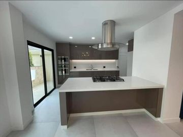 VENTA DE CASA DE ESTRENO EN PUNTA ESMERALDA